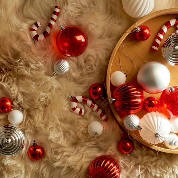 Brand new β Dunelm Set of 30 Red and White Mix Baubles π