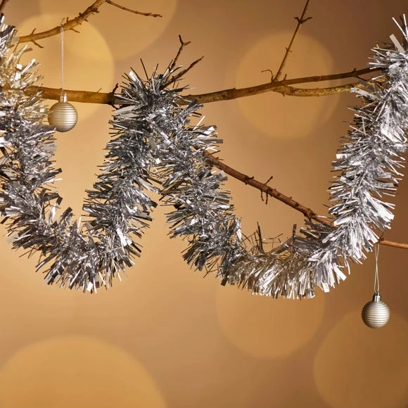 Budget β€οΈ Dunelm 2m Tinsel Silver π₯°